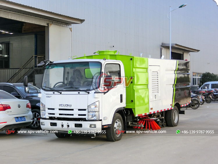 ISUZU 700P Urban Street Sweeper - Front Left Side